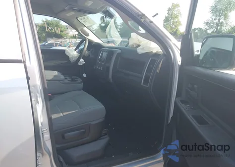 2017 Ram 1500 Express 4X4 6'4 Box z USA, uszkodzony, nr VIN 1C6RR7FT0HS853934